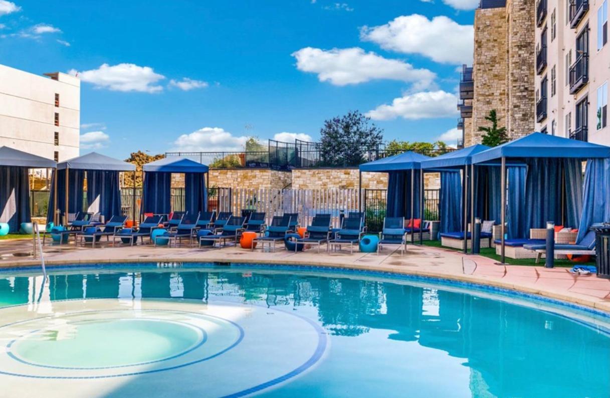 Cozy Retreat-Free Reserved Parking-Pool Addison Dış mekan fotoğraf